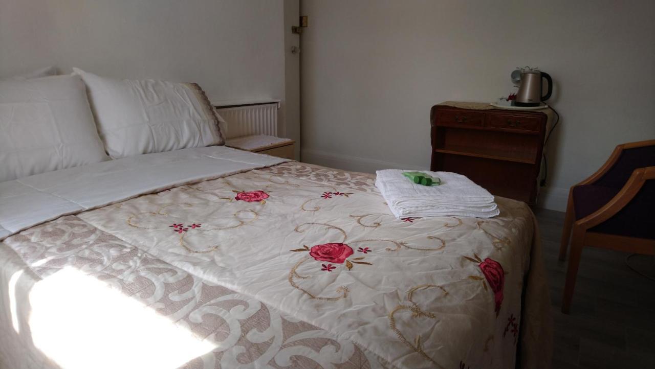 Renovated 4-Bed Home - Sleeps 9 - Parking - Spa Blackpool Exterior photo