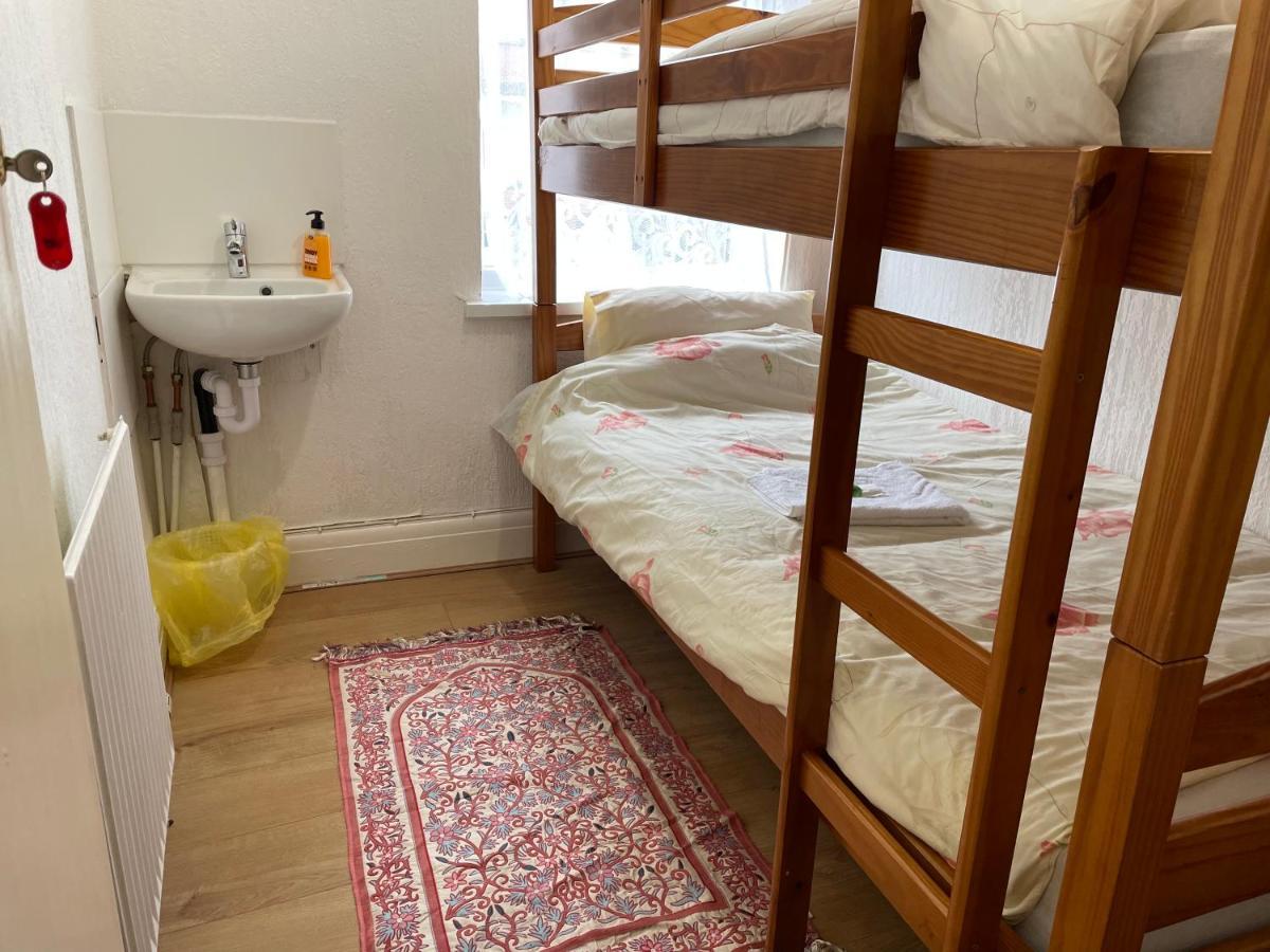 Renovated 4-Bed Home - Sleeps 9 - Parking - Spa Blackpool Exterior photo