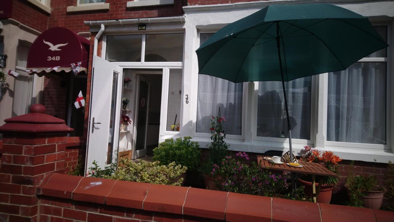Renovated 4-Bed Home - Sleeps 9 - Parking - Spa Blackpool Exterior photo