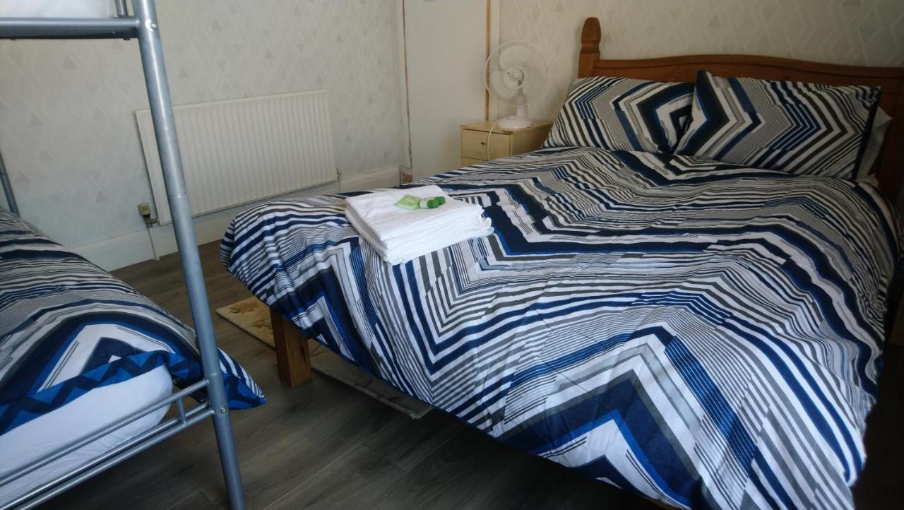 Renovated 4-Bed Home - Sleeps 9 - Parking - Spa Blackpool Exterior photo