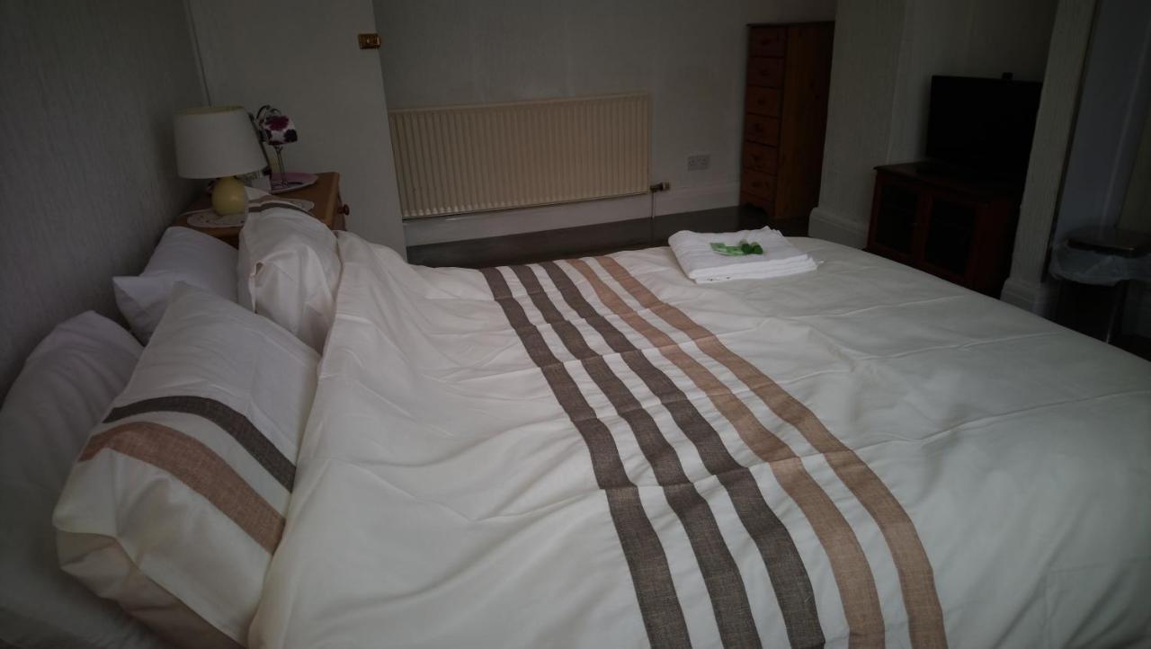 Renovated 4-Bed Home - Sleeps 9 - Parking - Spa Blackpool Exterior photo