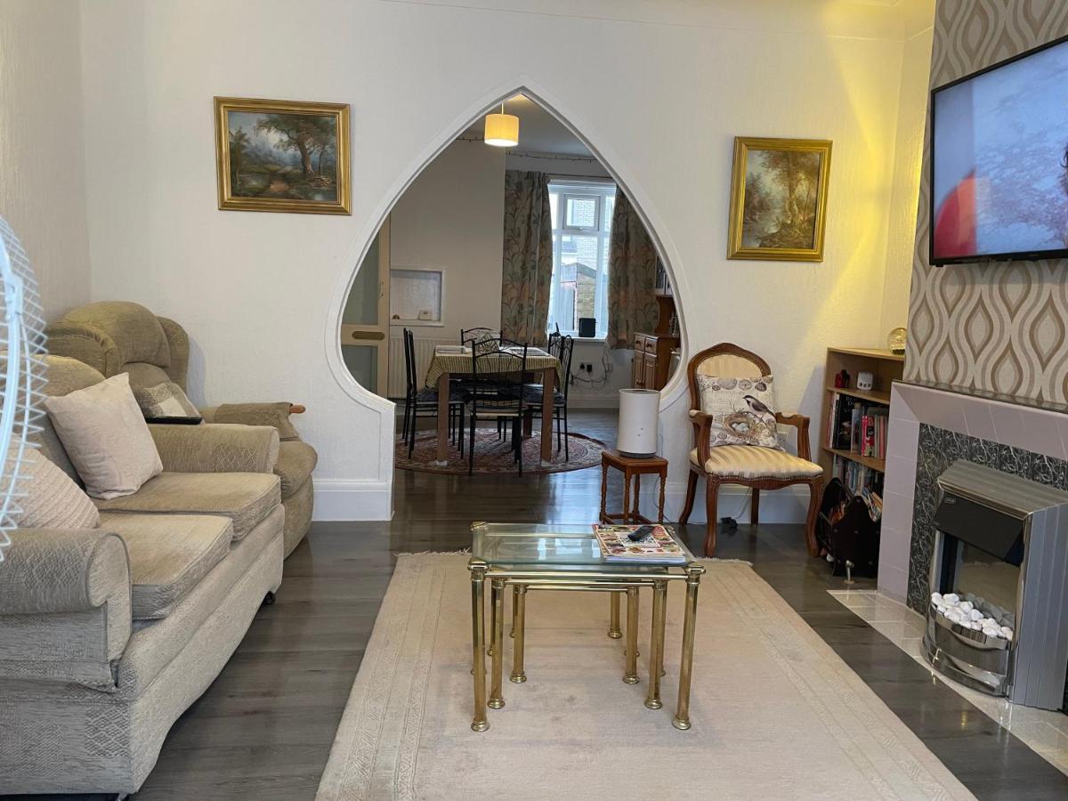 Renovated 4-Bed Home - Sleeps 9 - Parking - Spa Blackpool Exterior photo
